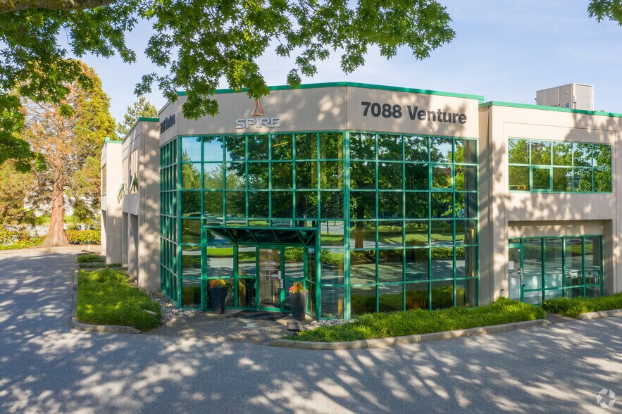 7088 Venture St, Delta, BC à louer - Photo du bâtiment - Image 2 de 4