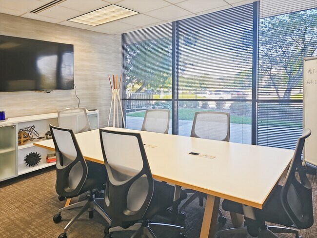 Plus de détails pour 200 S Executive Dr, Brookfield, WI - Coworking à louer