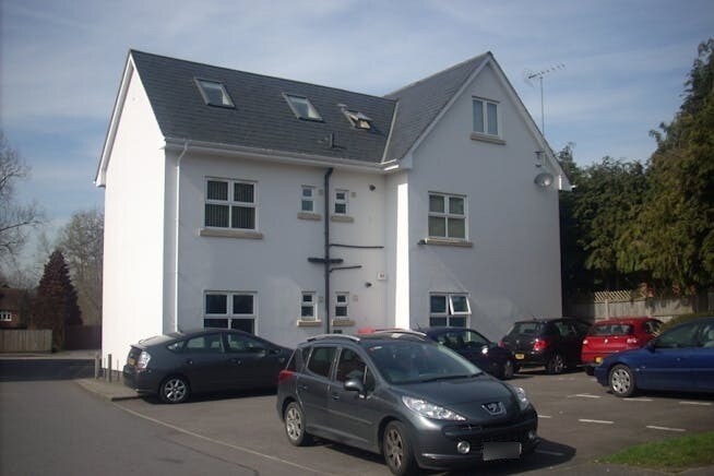 Bridge Rd, Bagshot à louer - Photo du bâtiment - Image 2 de 10