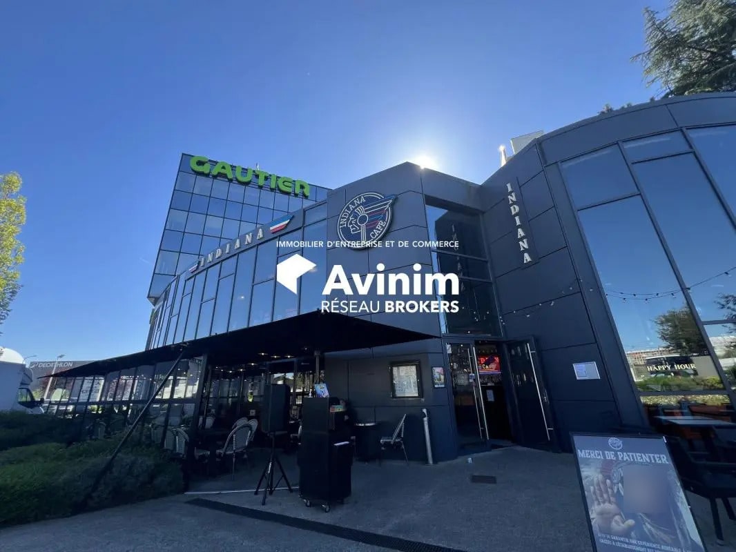 Office in Vélizy-Villacoublay for lease Building Photo- Image 1 of 25