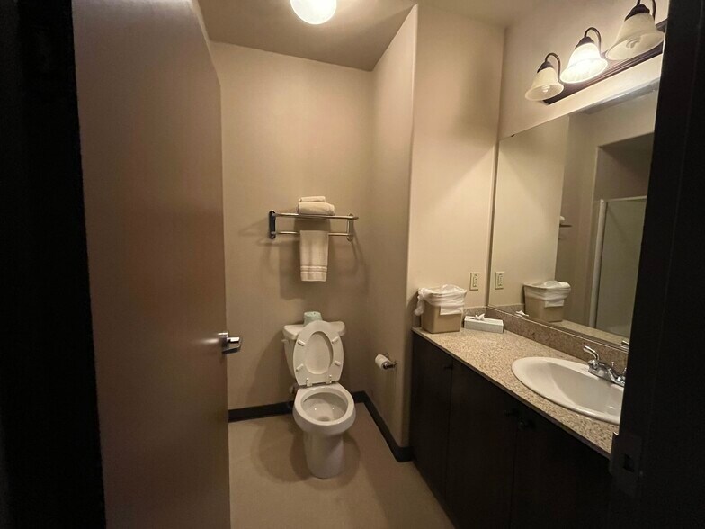 913 4th St SW, Stanley, ND à louer - Photo intérieure - Image 2 de 23