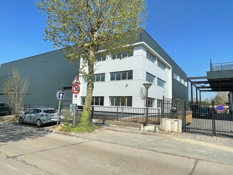 Flex dans Villeneuve-la-Garenne à louer - Photo du bâtiment - Image 2 de 14