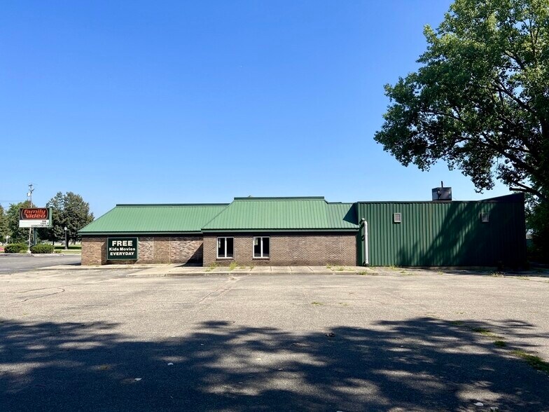 488 S Dexter St, Ionia, MI for lease - Building Photo - Image 3 of 6