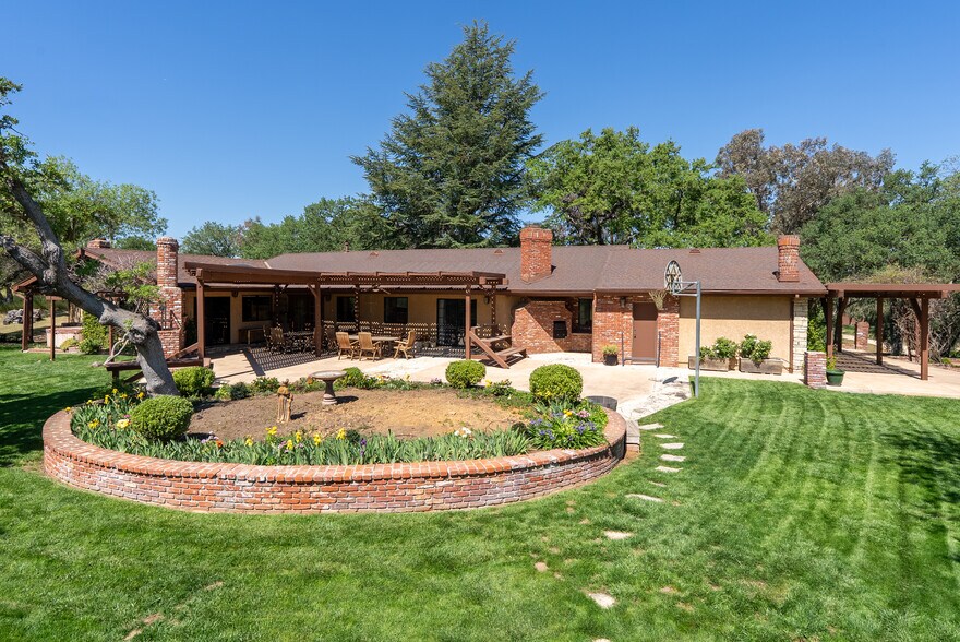 6125 El Pomar Dr, Templeton, CA à vendre - Photo du bâtiment - Image 2 de 66