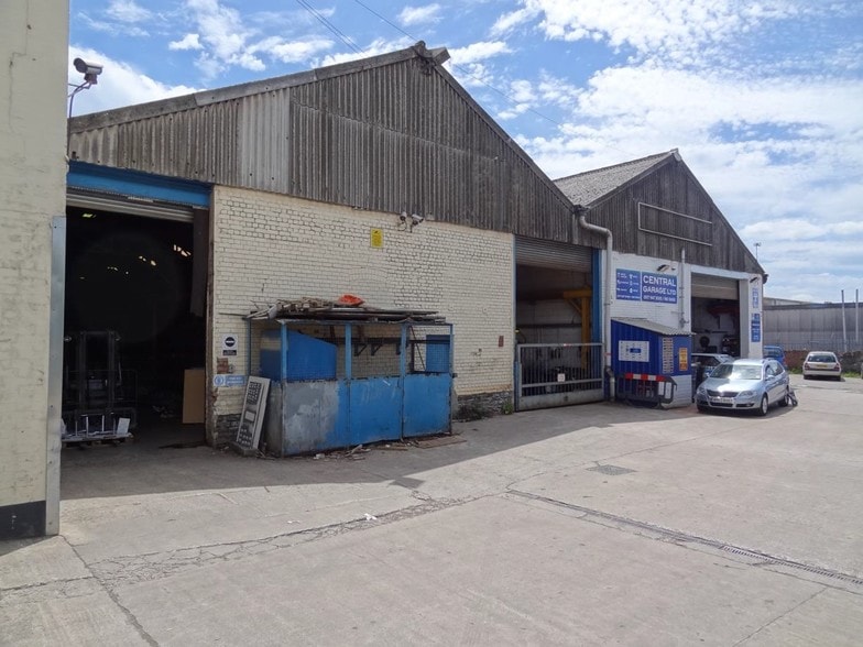 Wood Rd, Kingswood for lease - Building Photo - Image 2 of 5