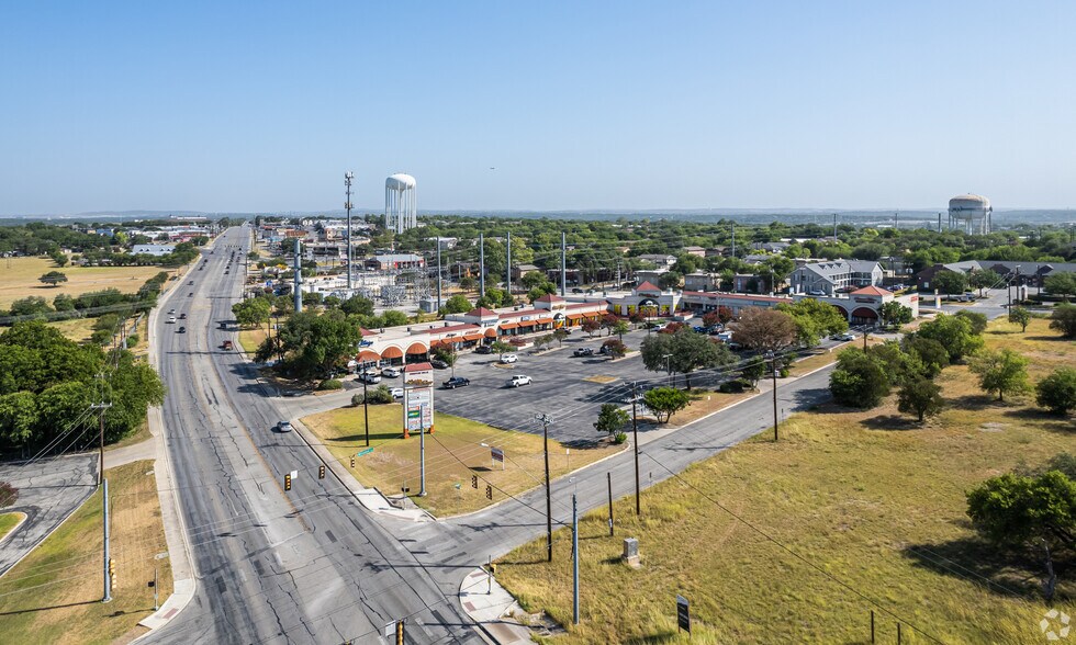 2267 NW Military Hwy, San Antonio, TX à louer - Photo du bâtiment - Image 2 de 7