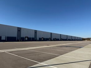 825 Beechcroft Rd, Spring Hill, TN for lease Interior Photo- Image 2 of 5