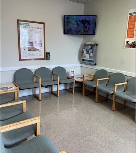 1050 Warwick Ave, Warwick, RI à louer - Photo intérieure - Image 2 de 14