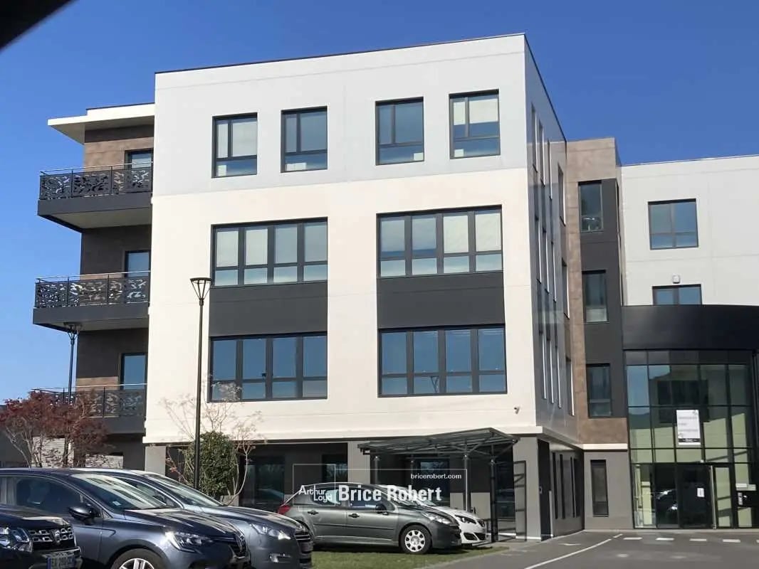 54 Rue Marcel Dassault, Genas à louer Photo du bâtiment- Image 1 de 16