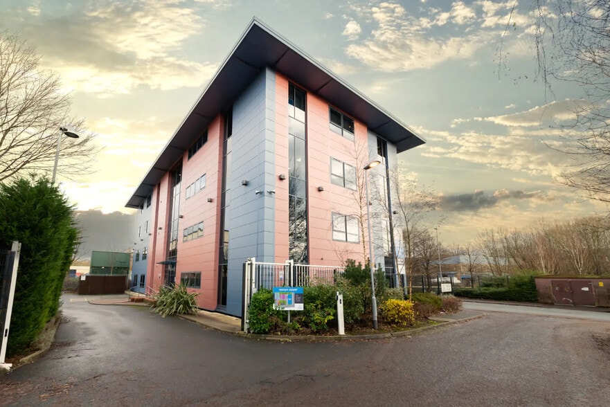 Buckley Rd, Rochdale for lease - Building Photo - Image 1 of 2