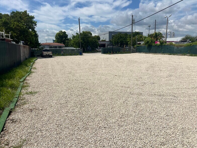 10839 22nd St, Miami, FL à louer - Photo du bâtiment - Image 2 de 3