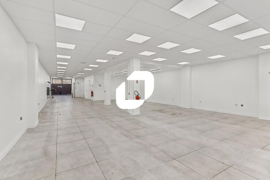 Flex in Clamart for sale - Interior Photo - Image 2 of 14