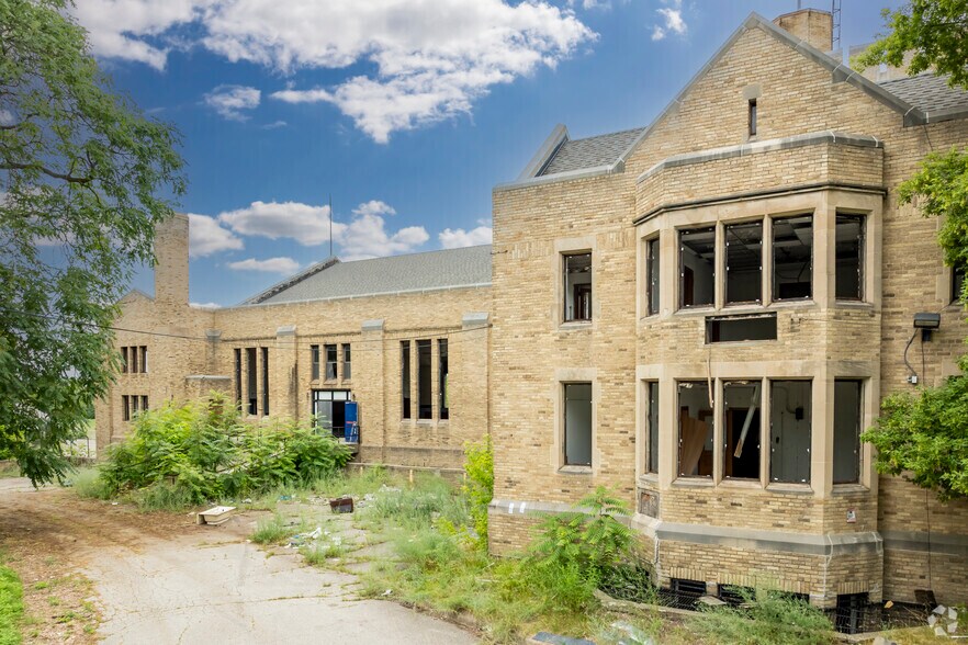 1101 Chavez Dr, Flint, MI à louer - Photo du bâtiment - Image 2 de 20