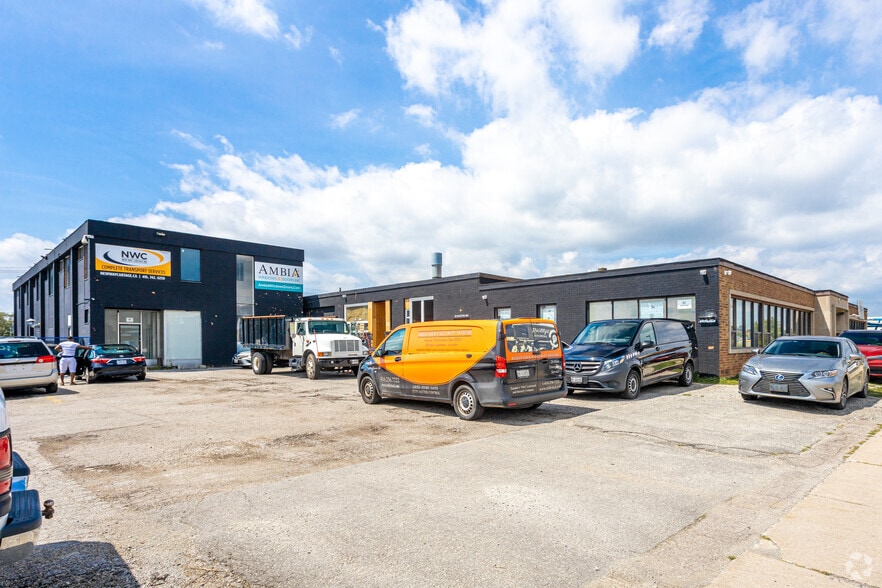 50-52 Bartor Rd, Toronto, ON for sale - Primary Photo - Image 1 of 1