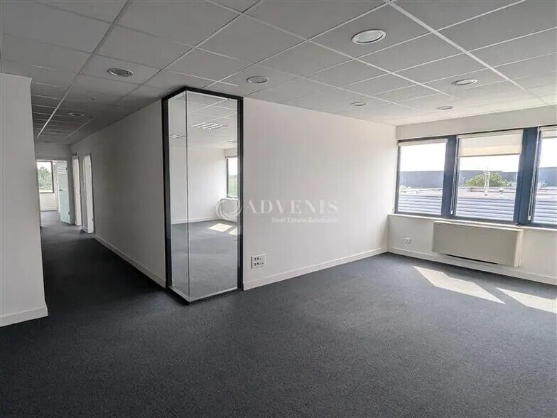 Office in Entzheim for sale - Building Photo - Image 2 of 9