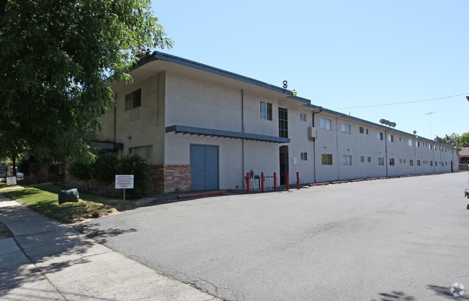 150 E Orangeburg Ave, Modesto, CA for sale - Primary Photo - Image 1 of 22