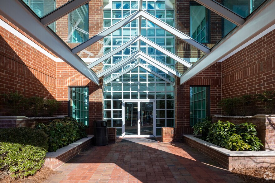 6120 Windward Pky, Alpharetta, GA à louer - Photo du bâtiment - Image 2 de 22