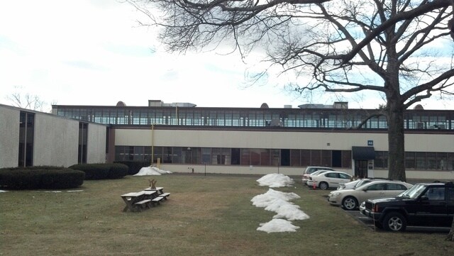 46 Shelter Rock Rd, Danbury, CT à vendre - Photo du bâtiment - Image 2 de 32