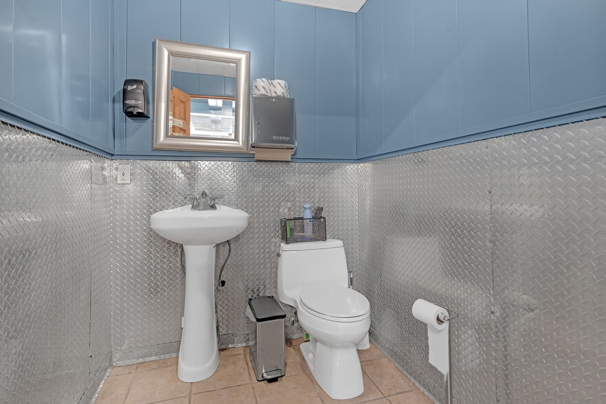 3114 Tonnelle Ave, North Bergen, NJ for lease - Interior Photo - Image 2 of 44