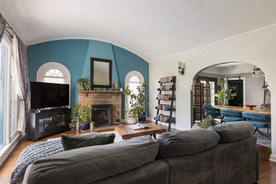 1569 S Orange Grove Ave, Los Angeles, CA for sale - Building Photo - Image 2 of 41