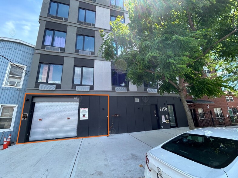 2150 Clinton Ave, Bronx, NY for lease - Primary Photo - Image 1 of 1