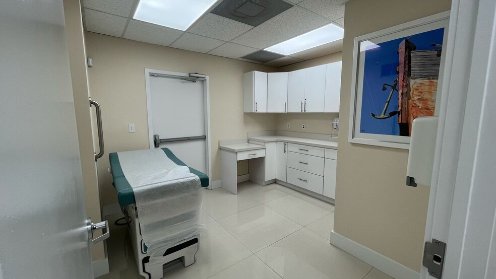 400-488 NE 125th St, North Miami, FL for lease - Interior Photo - Image 3 of 12