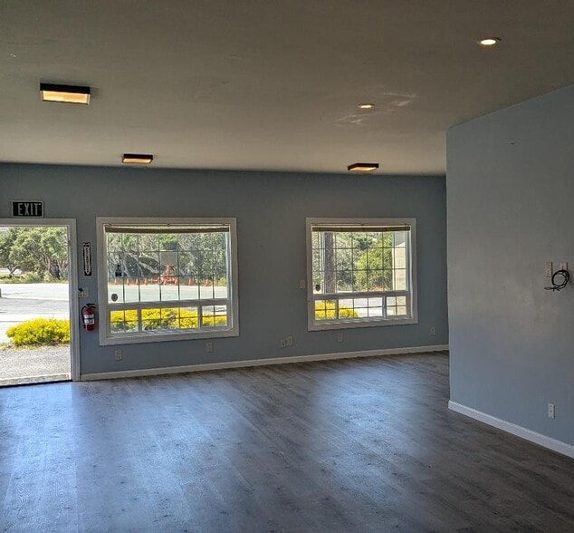 557 Charles Ave, Seaside, CA à louer - Photo du bâtiment - Image 2 de 17
