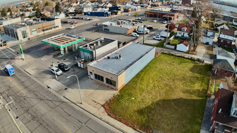 7120 Chase Rd, Dearborn, MI à louer - Photo du bâtiment - Image 2 de 16