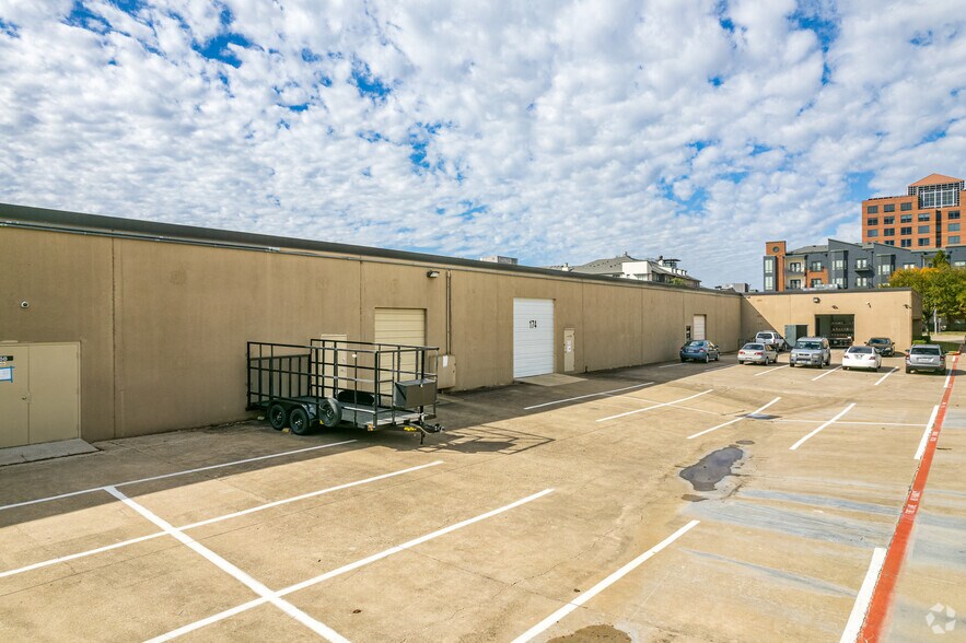1850 N Greenville Ave, Richardson, TX à louer - Photo du bâtiment - Image 2 de 5