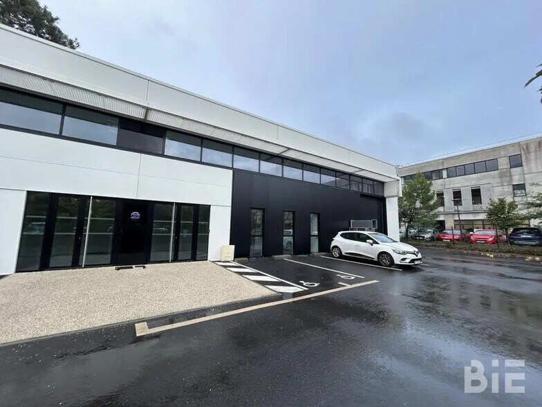 Office in Mérignac for lease - Building Photo - Image 1 of 8