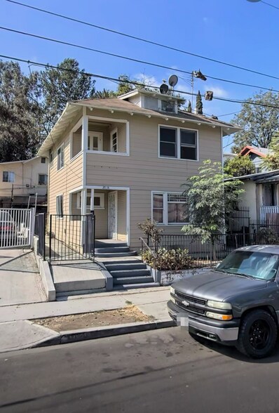 645-649 N Cummings St, Los Angeles, CA à vendre - Photo du bâtiment - Image 2 de 19