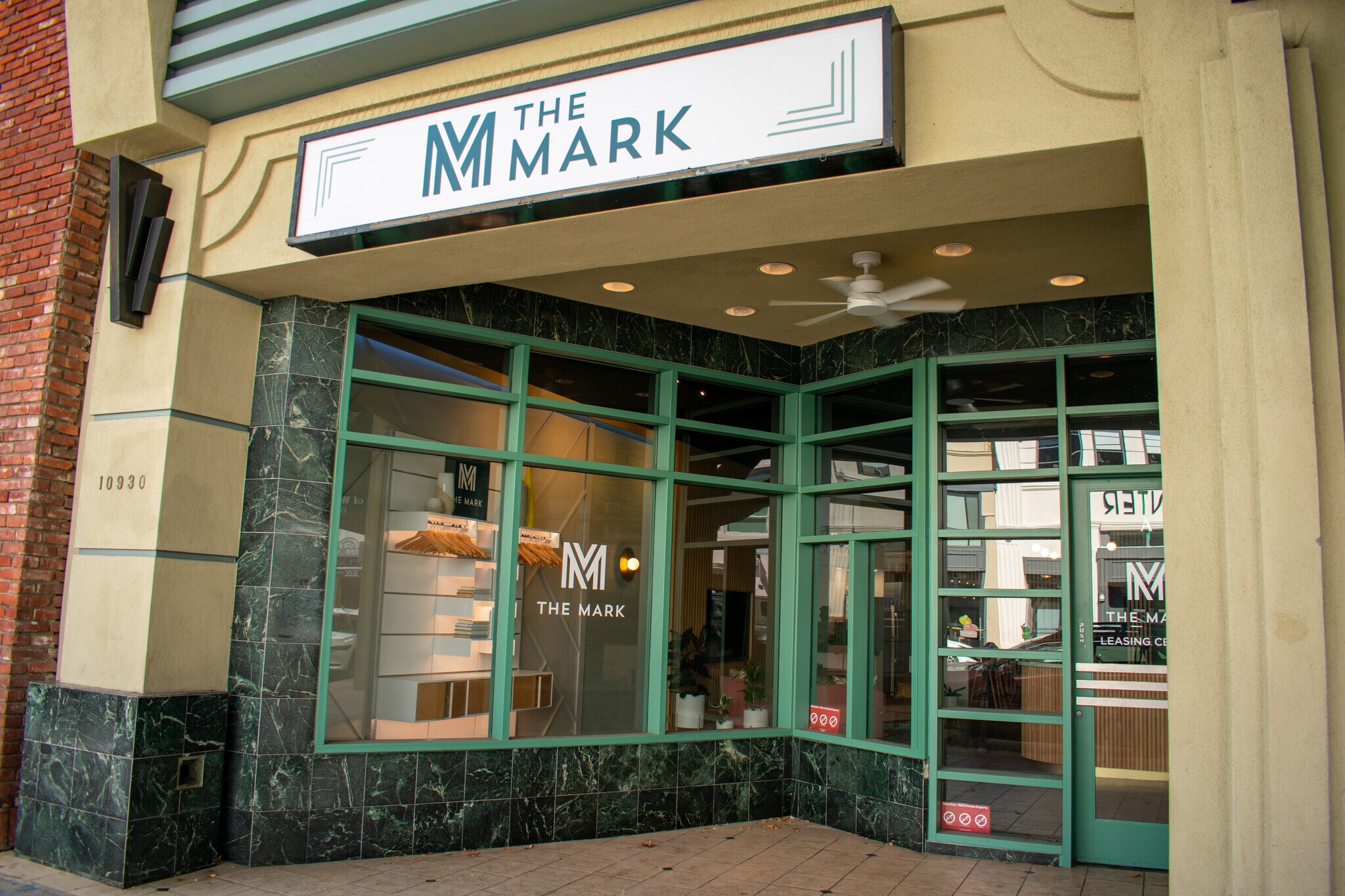 10936-10938 Weyburn Ave, Los Angeles, CA à louer Photo du bâtiment- Image 1 de 2