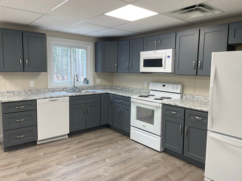 43 Harrys Dr, Brunswick, ME à louer - Photo du bâtiment - Image 3 de 15
