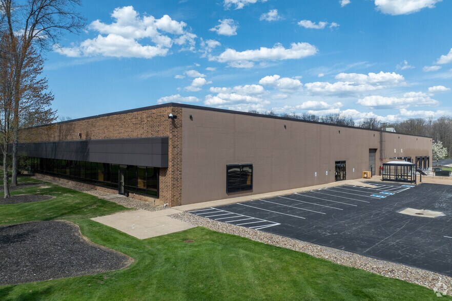 6675 Parkland Blvd, Solon, OH for sale - Building Photo - Image 2 of 4