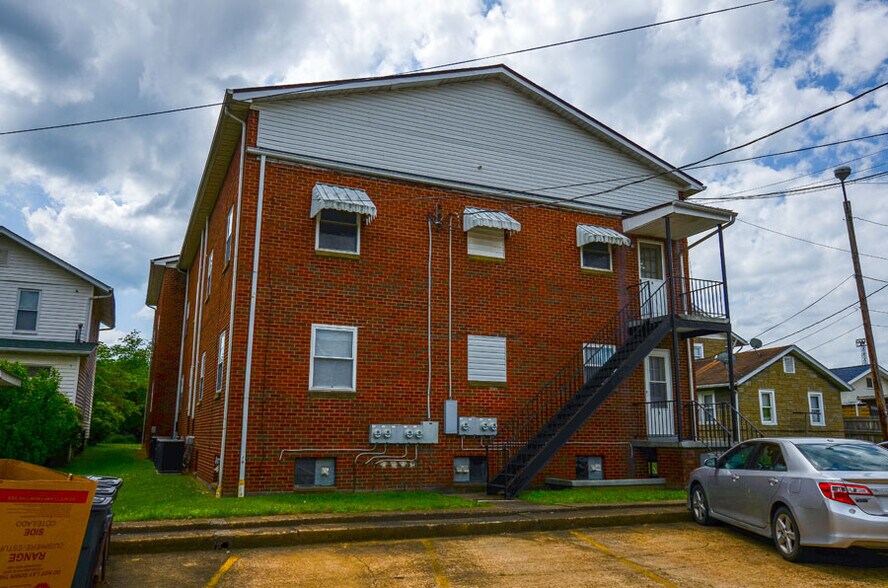 211 4th Ave, South Charleston, WV à vendre - Photo du bâtiment - Image 2 de 11
