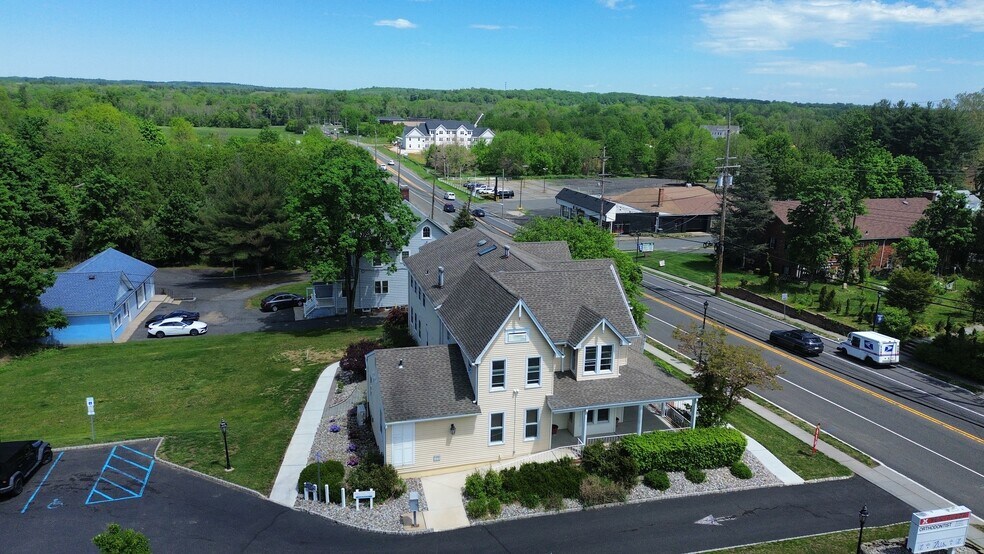 33 N Main St, Marlboro, NJ for lease - Building Photo - Image 3 of 29