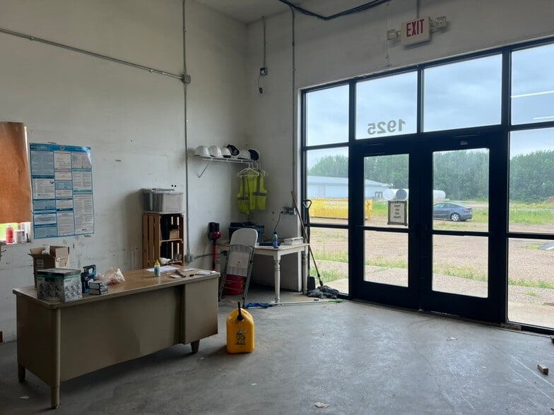 1925 N Redding Ave, Windom, MN for lease - Interior Photo - Image 3 of 11