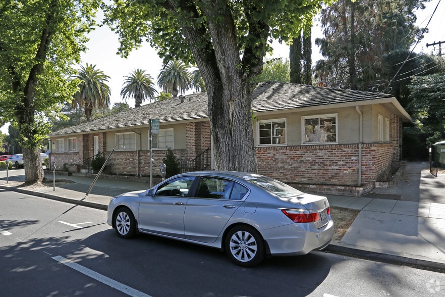 801 Alhambra Blvd, Sacramento, CA for lease - Building Photo - Image 2 of 4