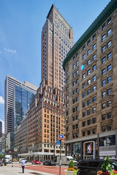 551 Fifth Ave, New York, NY à louer - Photo du bâtiment - Image 1 de 9