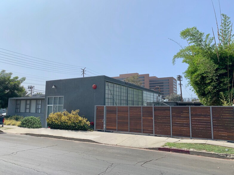 11751 Mississippi, Los Angeles, CA à louer - Photo du bâtiment - Image 2 de 6
