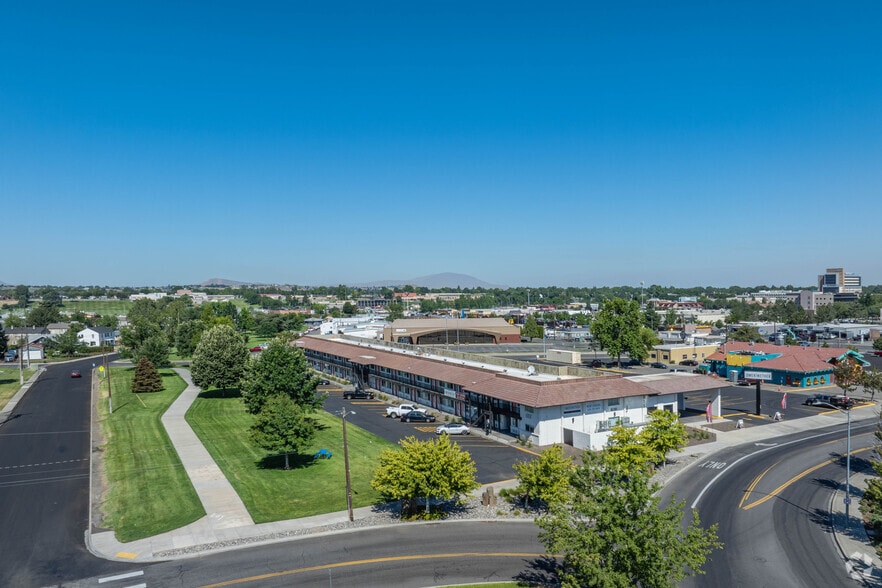 615 Jadwin Ave, Richland, WA for lease - Aerial - Image 3 of 23