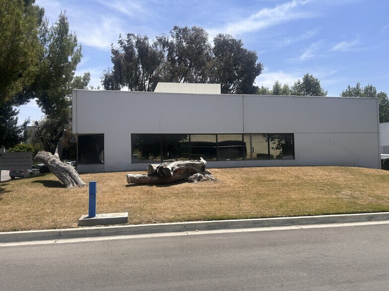 1830 Commercenter East, San Bernardino, CA à louer - Photo du bâtiment - Image 3 de 35