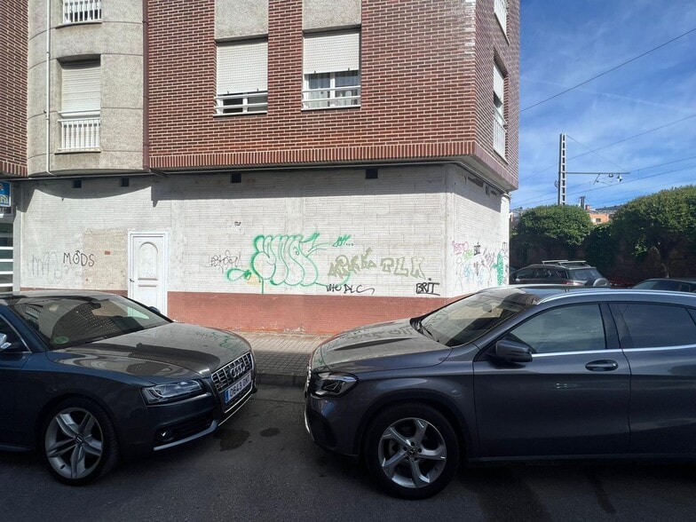 Retail in Ponferrada, León for sale - Building Photo - Image 2 of 3
