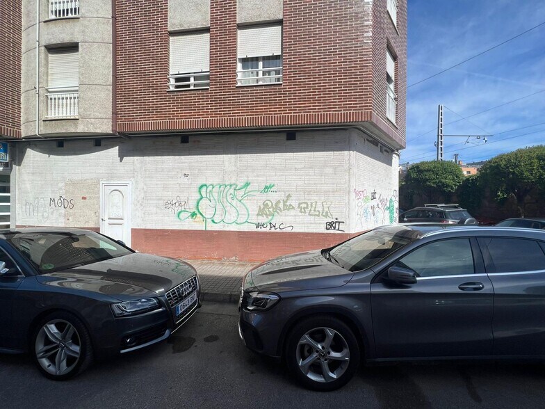 Commerce de détail dans Ponferrada, León à vendre - Photo du bâtiment - Image 2 de 3