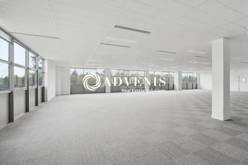 Flex in Guyancourt for lease Building Photo- Image 1 of 6