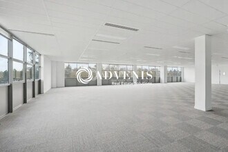 Flex in Guyancourt for lease Building Photo- Image 1 of 6