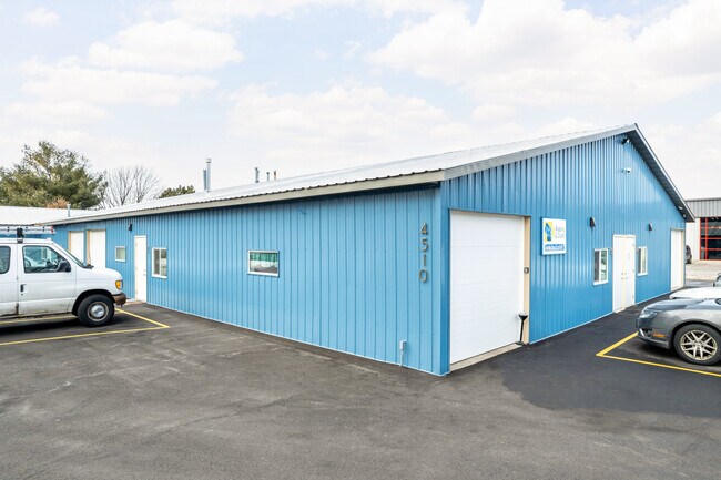 Plus de détails pour 4510 Femrite Dr, Madison, WI - Local d'activités à louer