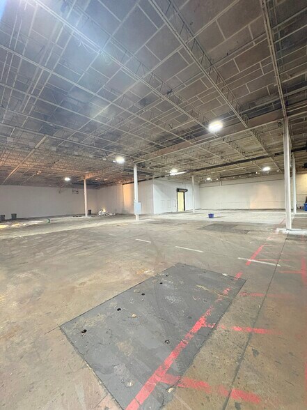 1225 7th St, Columbus, IN à louer - Photo du bâtiment - Image 3 de 11