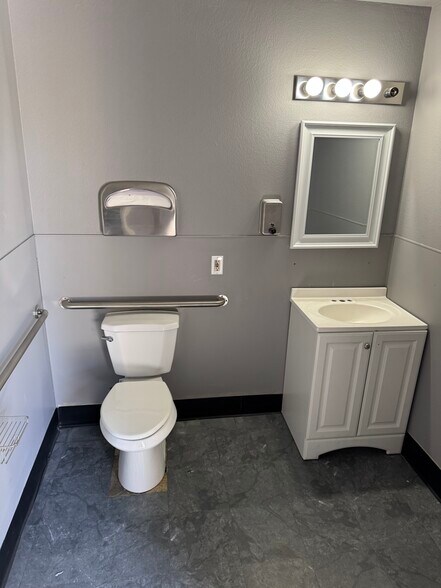 300 S Highland Springs Ave, Banning, CA à louer - Photo intérieure - Image 2 de 13