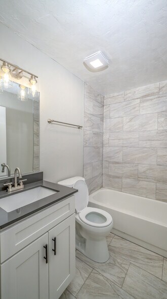 1533 S Bronough St, Tallahassee, FL à vendre - Photo du bâtiment - Image 3 de 16